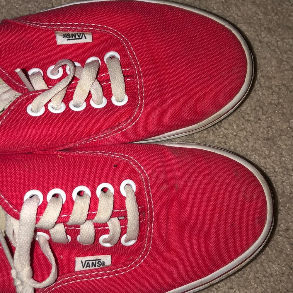 Red vans - Picture 3 of 3